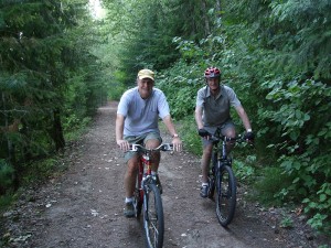(Bottom Left) Dr. Bob Carlson passed away in September. Anyone who enjoys the many bike and pedestrian trails around Bonner County owes Dr. Carlson a debt of gratitude. Instrumental in organizing and motivating North Idaho Bikeways, Carlson’s influence is felt on 11 completed bike trails totaling 10.3 miles. He was also a key player in the Pend d’Oreille Bay Trail into a public treasure.